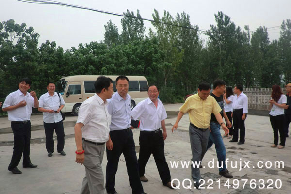 遼寧商會經(jīng)貿(mào)團(tuán)做客杜甫機械