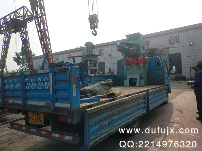 廣東魚餌壓塊機(jī)發(fā)貨現(xiàn)場(chǎng)